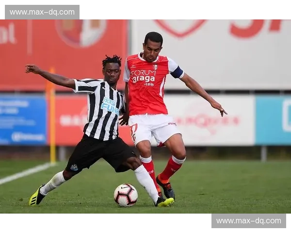 哈夫纳夫vs埃夫斯堡：冰火两重天下的足球史诗